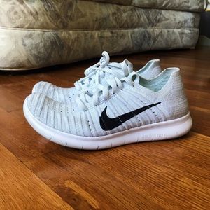 Nike Flyknit Free RNs